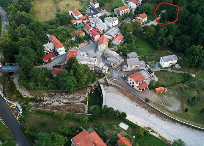 Σαλέ House *