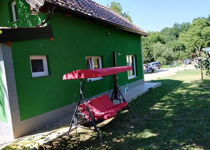 Σαλέ House *